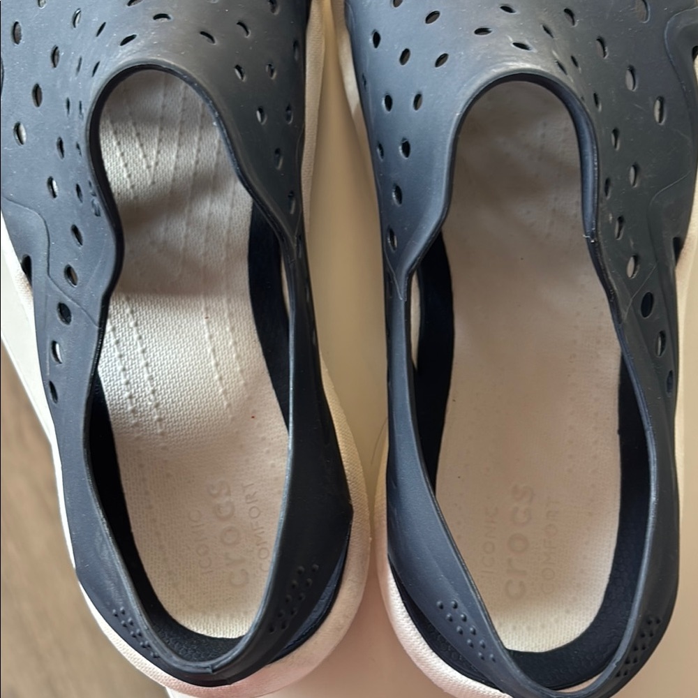 CROCS Blue and White Sandals with Ventilation - Picture 2 of 4